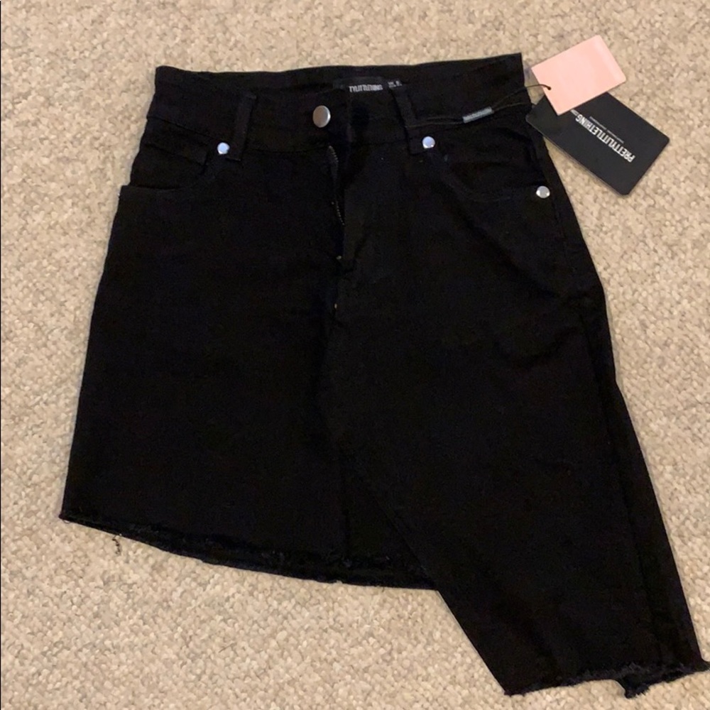 Prettylittlething black hem skirt - Picture 2 of 5